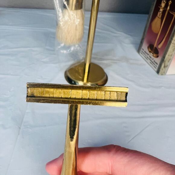 NWT Vintage World Showcase Gift Collection Solid Brass Shaving Set - Picture 11 of 11